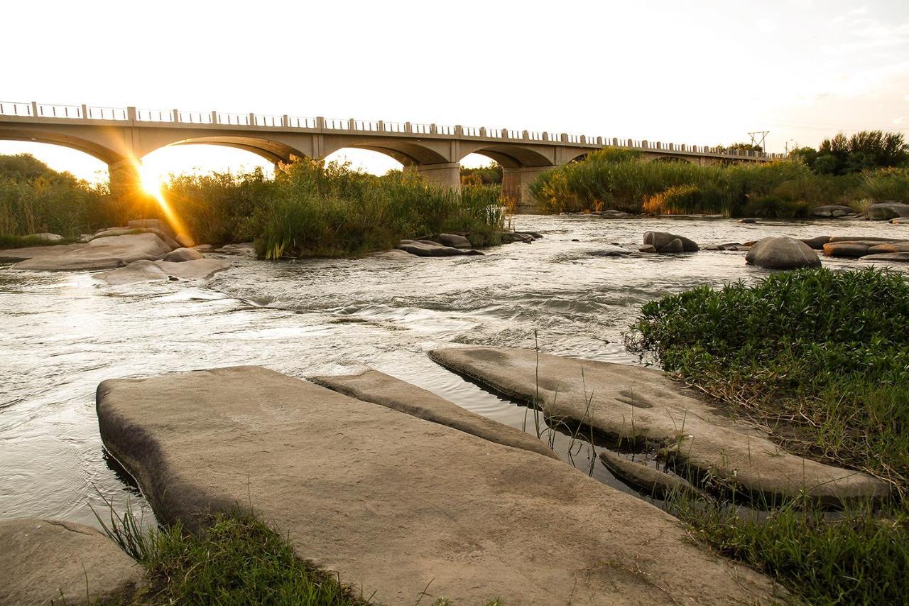 Ikaia River Lodge Keimoes Екстериор снимка