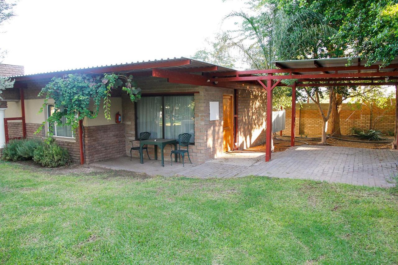 Ikaia River Lodge Keimoes Екстериор снимка